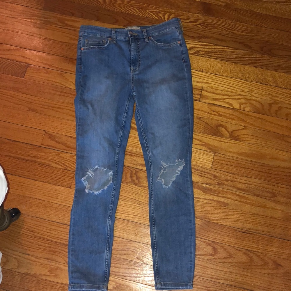 Free people blue jeans with ripped knees
